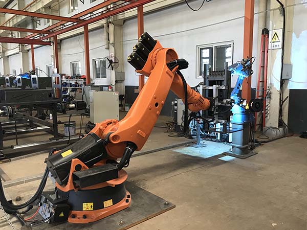 什么是工业焊接机械人的活动节制系统？